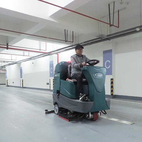 大型驾驶式洗地车地下停车场双刷式拖地机ysda10工厂高效率洗地机